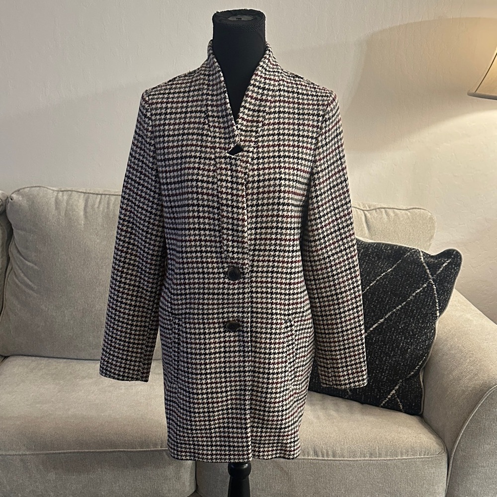 Old Navy Women’s Houndstooth Coat - Cream base w/ Black, Brown, Burgundy & Grey